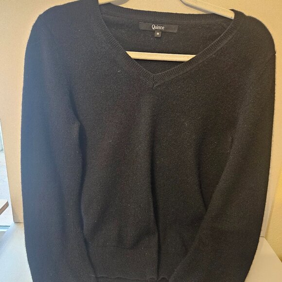Quince 100% Mongolian Cashmere V-Neck Sweater Black M - Picture 2 of 4